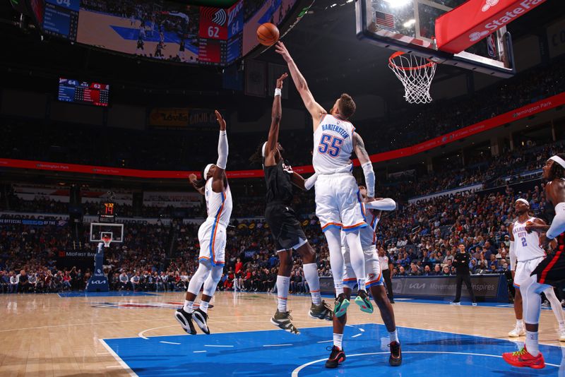 OKLAHOMA CITY, OK - NOVEMBER 20: Isaiah Hartenstein #55 of the Oklahoma City Thunder blocks the basket during the game against the Portland Trail Blazers on November 20, 2024 at Paycom Center in Oklahoma City, Oklahoma. NOTE TO USER: User expressly acknowledges and agrees that, by downloading and or using this photograph, User is consenting to the terms and conditions of the Getty Images License Agreement. Mandatory Copyright Notice: Copyright 2024 NBAE (Photo by Zach Beeker/NBAE via Getty Images)