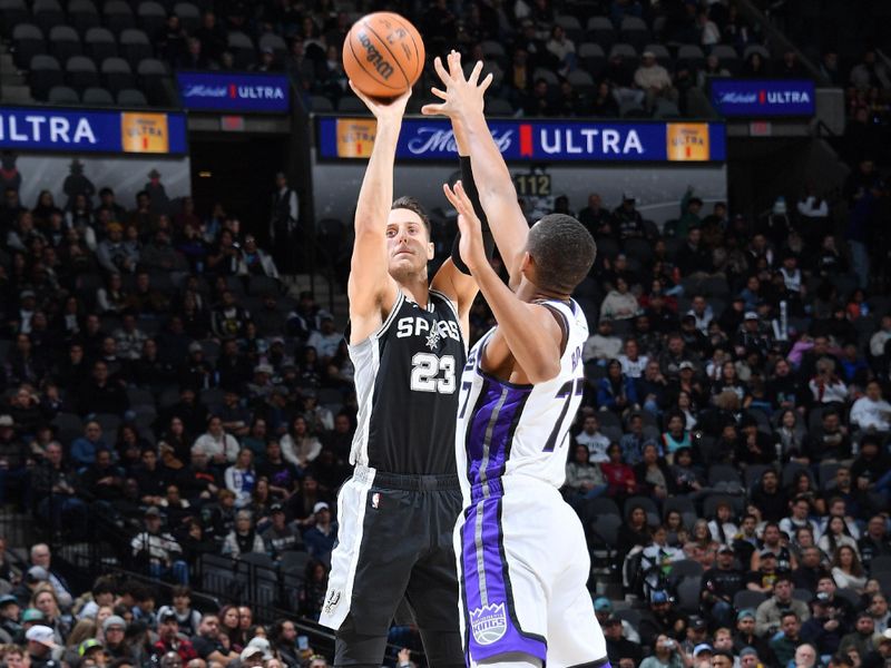 SAN ANTONIO, TX - DECEMBER 6: Zach Collins #23 of the San Antonio Spurs shoots the ball during the game against the Sacramento Kings on December 6, 2024 at the Frost Bank Center in San Antonio, Texas. NOTE TO USER: User expressly acknowledges and agrees that, by downloading and or using this photograph, user is consenting to the terms and conditions of the Getty Images License Agreement. Mandatory Copyright Notice: Copyright 2024 NBAE (Photos by Michael Gonzales/NBAE via Getty Images)