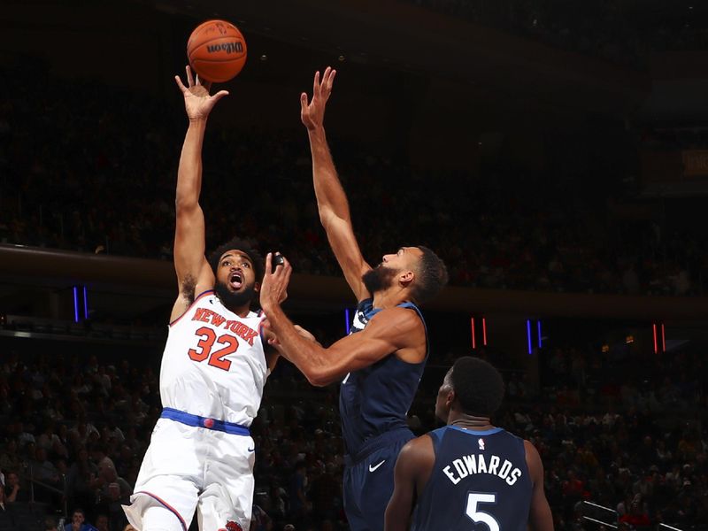 NEW YORK, NY - OCTOBER 13: Karl-Anthony Towns #32 of the New York Knicks shoots the ball during the game on October 13, 2024 at Madison Square Garden in New York City, New York.  NOTE TO USER: User expressly acknowledges and agrees that, by downloading and or using this photograph, User is consenting to the terms and conditions of the Getty Images License Agreement. Mandatory Copyright Notice: Copyright 2024 NBAE  (Photo by David L. Nemec/NBAE via Getty Images)