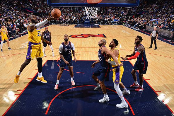 PHILADELPHIA, PA - NOVEMBER 27: LeBron James #23 of the Los Angeles Lakers drives to the basket during the game against the Philadelphia 76ers on November 27, 2023 at the Wells Fargo Center in Philadelphia, Pennsylvania NOTE TO USER: User expressly acknowledges and agrees that, by downloading and/or using this Photograph, user is consenting to the terms and conditions of the Getty Images License Agreement. Mandatory Copyright Notice: Copyright 2023 NBAE (Photo by Jesse D. Garrabrant/NBAE via Getty Images)