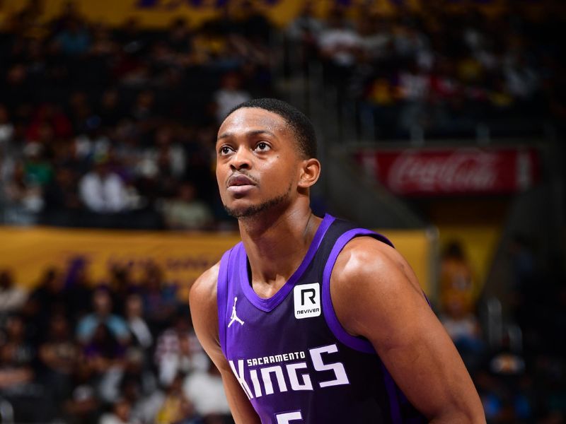 LOS ANGELES, CA - OCTOBER 26: De'Aaron Fox #5 of the Sacramento Kings shoots a free throw during the game against the Los Angeles Lakers on October 26, 2024 at Crypto.Com Arena in Los Angeles, California. NOTE TO USER: User expressly acknowledges and agrees that, by downloading and/or using this Photograph, user is consenting to the terms and conditions of the Getty Images License Agreement. Mandatory Copyright Notice: Copyright 2024 NBAE (Photo by Adam Pantozzi/NBAE via Getty Images)