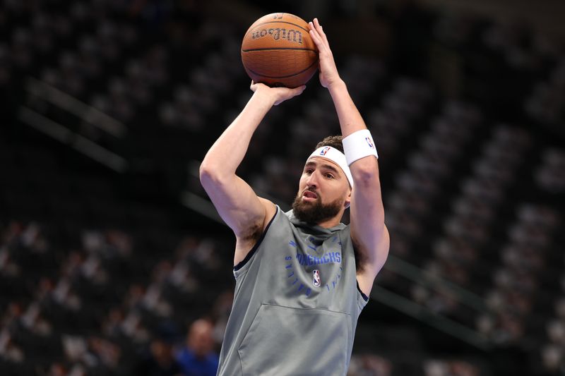 DALLAS, TEXAS - NOVEMBER 19: Klay Thompson #31 of the Dallas Mavericks warms up before the game against the New Orleans Pelicans at American Airlines Center on November 19, 2024 in Dallas, Texas. NOTE TO USER: User expressly acknowledges and agrees that, by downloading and/or using this photograph, user is consenting to the terms and conditions of the Getty Images License Agreement. (Photo by Sam Hodde/Getty Images)