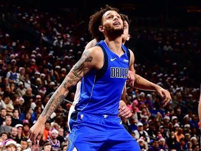 PHOENIX, AZ - DECEMBER 25: Dereck Lively II #2 of the Dallas Mavericks boxes out during the game against the Phoenix Suns on December 25, 2023 at Footprint Center in Phoenix, Arizona. NOTE TO USER: User expressly acknowledges and agrees that, by downloading and or using this photograph, user is consenting to the terms and conditions of the Getty Images License Agreement. Mandatory Copyright Notice: Copyright 2023 NBAE (Photo by Barry Gossage/NBAE via Getty Images)