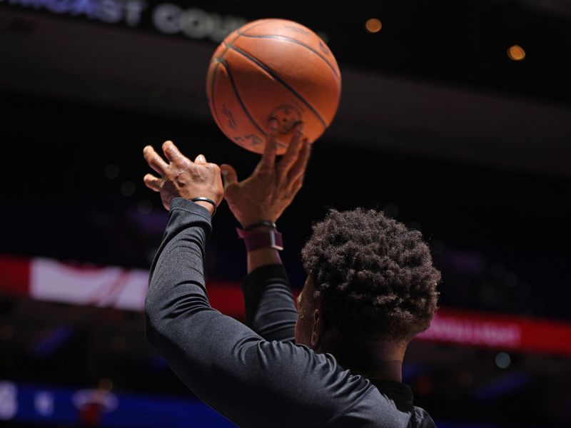 PHILADELPHIA, PA - MARCH 18: Kyle Lowry #7 of the Philadelphia 76ers warms up before the game against the Miami Heat on March 18, 2024 at the Wells Fargo Center in Philadelphia, Pennsylvania NOTE TO USER: User expressly acknowledges and agrees that, by downloading and/or using this Photograph, user is consenting to the terms and conditions of the Getty Images License Agreement. Mandatory Copyright Notice: Copyright 2024 NBAE (Photo by Jesse D. Garrabrant/NBAE via Getty Images)