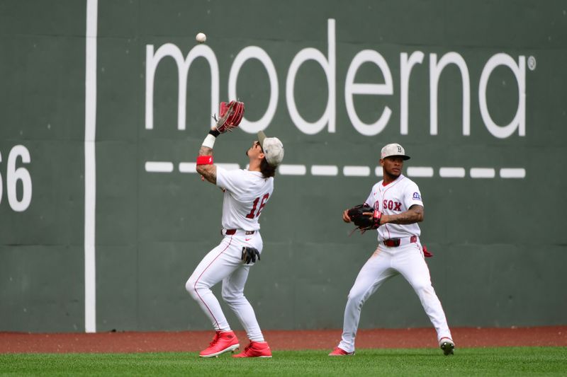 May 18, 2025; Boston, Massachusetts, USA;  Boston Red Sox left fielder Jarren Duran (16) plays the ball off the wall during the sixth inning against the Atlanta Braves at Fenway Park. Mandatory Credit: Bob DeChiara-Imagn Images