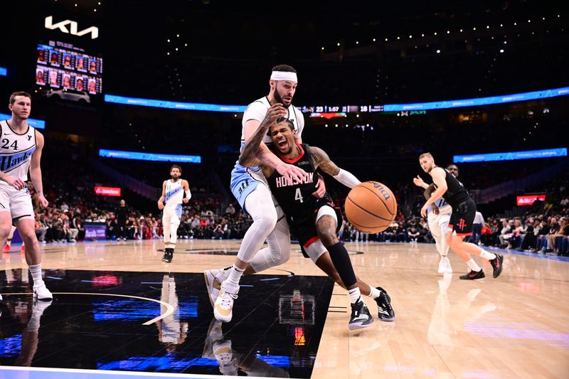 ATLANTA, GA - JANUARY 28: Jalen Green #4 of the Houston Rockets drives to the basket during the game against the Atlanta Hawks on January 28, 2025 at State Farm Arena in Atlanta, Georgia.  NOTE TO USER: User expressly acknowledges and agrees that, by downloading and/or using this Photograph, user is consenting to the terms and conditions of the Getty Images License Agreement. Mandatory Copyright Notice: Copyright 2025 NBAE (Photo by Adam Hagy/NBAE via Getty Images)