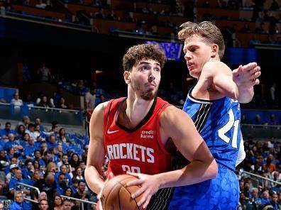 ORLANDO, FL - OCTOBER 25: Alperen Sengun #28 of the Houston Rockets drives to the basket during the game against the Orlando Magic on October 25, 2023 at Amway Center in Orlando, Florida. NOTE TO USER: User expressly acknowledges and agrees that, by downloading and or using this photograph, User is consenting to the terms and conditions of the Getty Images License Agreement. Mandatory Copyright Notice: Copyright 2023 NBAE (Photo by Fernando Medina/NBAE via Getty Images)