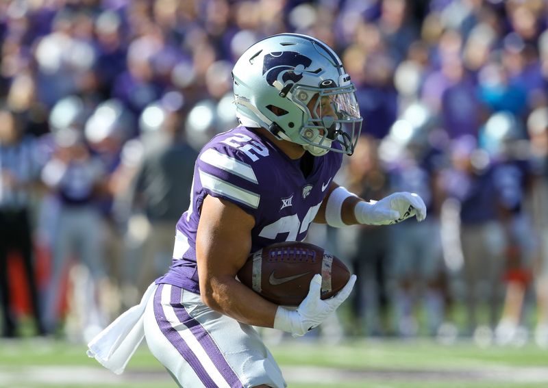 Oct 29, 2022; Manhattan, Kansas, USA; Kansas State Wildcats running back Deuce Vaughn (22) carries the ball during the first quarter against the Oklahoma State Cowboys at Bill Snyder Family Football Stadium. Mandatory Credit: Scott Sewell-USA TODAY Sports