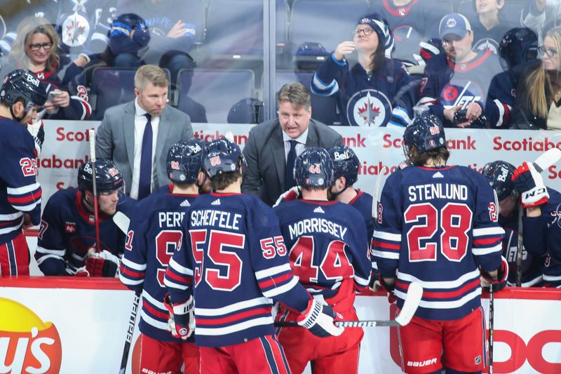 Jan 26, 2023; Winnipeg, Manitoba, CAN;  Winnipeg Jets
assistant coach Brad Lauer talks to the team against the Buffalo Sabres during the third period at Canada Life Centre. Mandatory Credit: Terrence Lee-USA TODAY Sports