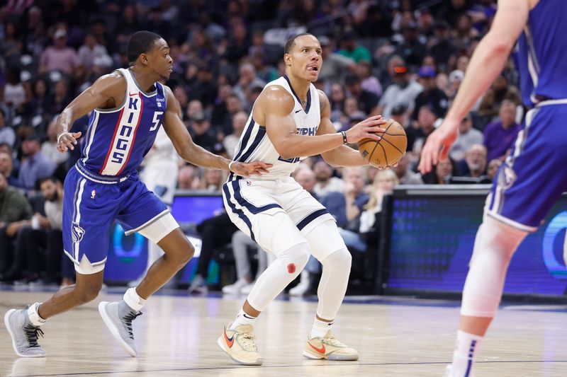 SACRAMENTO, CALIFORNIA - MARCH 18: Desmond Bane #22 of the Memphis Grizzlies looks to shoot the ball against De'Aaron Fox #5 of the Sacramento Kings in the second quarter at Golden 1 Center on March 18, 2024 in Sacramento, California. NOTE TO USER: User expressly acknowledges and agrees that, by downloading and or using this photograph, User is consenting to the terms and conditions of the Getty Images License Agreement. (Photo by Lachlan Cunningham/Getty Images)