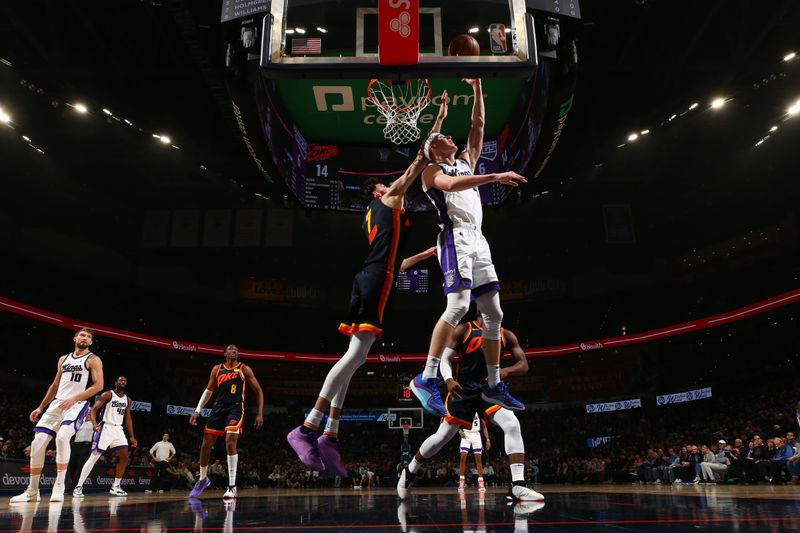 OKLAHOMA CITY, OK - FEBRUARY 11: Kevin Huerter #9 of the Sacramento Kings drives to the basket during the game against the Oklahoma City Thunder on February 11, 2024 at Paycom Arena in Oklahoma City, Oklahoma. NOTE TO USER: User expressly acknowledges and agrees that, by downloading and or using this photograph, User is consenting to the terms and conditions of the Getty Images License Agreement. Mandatory Copyright Notice: Copyright 2024 NBAE (Photo by Zach Beeker/NBAE via Getty Images)