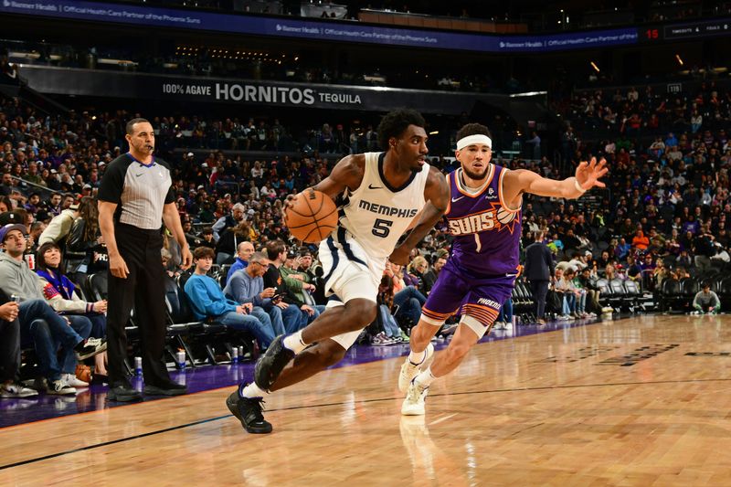 PHOENIX, AZ - JANUARY  7: Vince Williams Jr. #5 of the Memphis Grizzlies dribbles the ball during the game against the Phoenix Suns on January 7, 2024 at Footprint Center in Phoenix, Arizona. NOTE TO USER: User expressly acknowledges and agrees that, by downloading and or using this photograph, user is consenting to the terms and conditions of the Getty Images License Agreement. Mandatory Copyright Notice: Copyright 2024 NBAE (Photo by Kate Frese/NBAE via Getty Images)