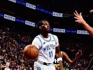 PHOENIX, AZ - NOVEMBER 15: Naz Reid #11 of the Minnesota Timberwolves looks to pass the ball during the game against the Phoenix Suns on November 15, 2023 at Footprint Center in Phoenix, Arizona. NOTE TO USER: User expressly acknowledges and agrees that, by downloading and or using this photograph, user is consenting to the terms and conditions of the Getty Images License Agreement. Mandatory Copyright Notice: Copyright 2023 NBAE (Photo by Barry Gossage/NBAE via Getty Images)