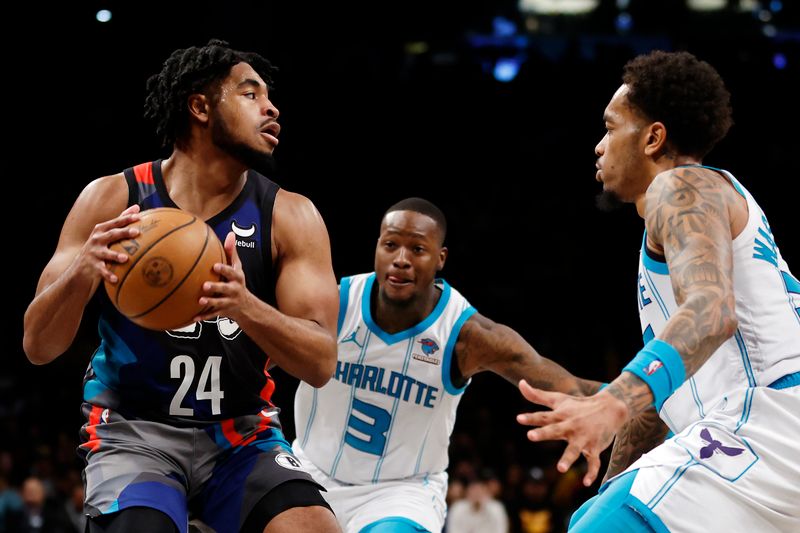 NEW YORK, NEW YORK - NOVEMBER 30: Cam Thomas #24 of the Brooklyn Nets dribbles as Terry Rozier #3 and P.J. Washington #25 of the Charlotte Hornets defend during the second half at Barclays Center on November 30, 2023 in the Brooklyn borough of New York City. The Hornets won 129-128. NOTE TO USER: User expressly acknowledges and agrees that, by downloading and/or using this Photograph, user is consenting to the terms and conditions of the Getty Images License Agreement. (Photo by Sarah Stier/Getty Images)