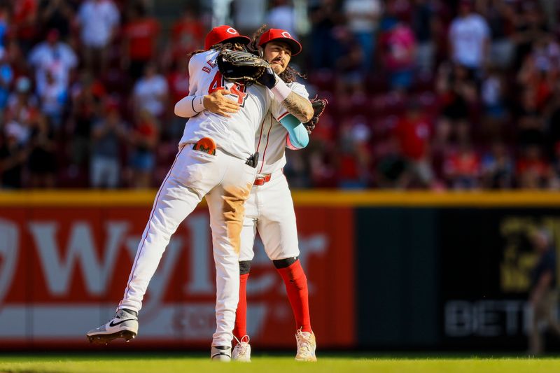 May 27, 2024; Cincinnati, Ohio, USA; Cincinnati Reds shortstop Elly De La Cruz (44) hugs second baseman Jonathan India (6) after the victory over the St. Louis Cardinals at Great American Ball Park. Mandatory Credit: Katie Stratman-USA TODAY Sports