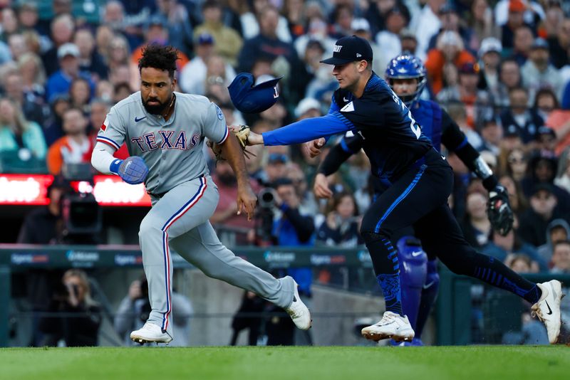 May 9, 2025; Detroit, Michigan, USA;  Detroit Tigers shortstop Trey Sweeney (27) tags out Texas Rangers designated hitter Ezequiel Duran (20) in the sixth inning against the Texas Rangers at Comerica Park. Mandatory Credit: Rick Osentoski-Imagn Images