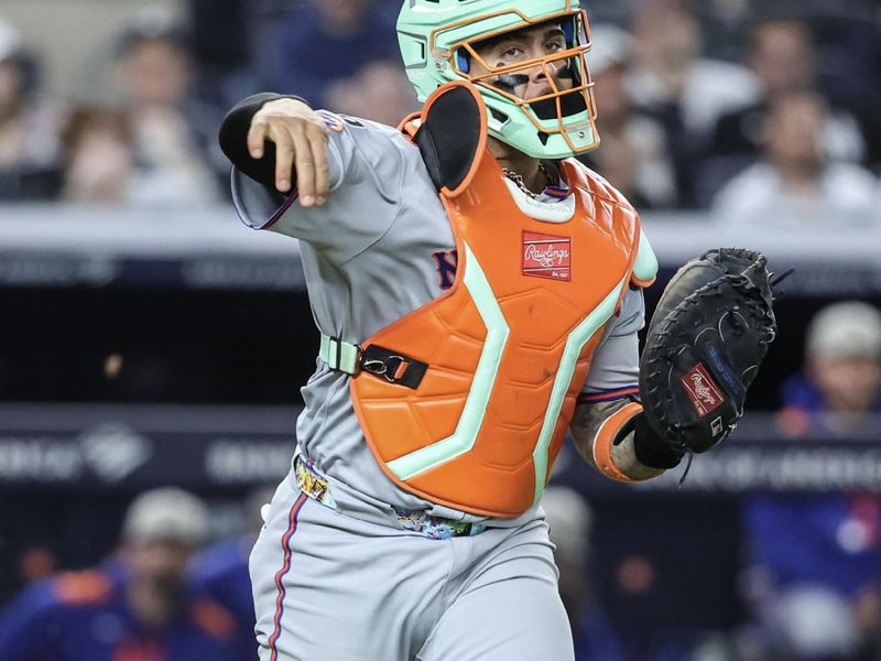 May 18, 2025; Bronx, New York, USA;  New York Mets catcher Francisco Alvarez (4) throws a runner out at first base in the fifth inning against the New York Yankees at Yankee Stadium. Mandatory Credit: Wendell Cruz-Imagn Images