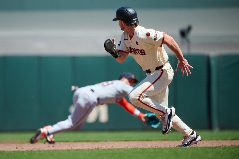 Aug 10, 2024; San Francisco, California, USA; San Francisco Giants infielder Brett Wisely (0) runs to third base as Detroit Tigers infielder Javier Baez (28) dives for a ground ball during the fifth inning at Oracle Park. Mandatory Credit: Robert Edwards-USA TODAY Sports