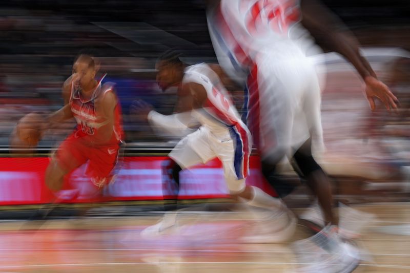 WASHINGTON, DC - NOVEMBER 17: Malcolm Brogdon #15 of the Washington Wizards dribbles the ball up court against the Detroit Pistons during the first half at Capital One Arena on November 17, 2024 in Washington, DC. NOTE TO USER: User expressly acknowledges and agrees that, by downloading and or using this photograph, User is consenting to the terms and conditions of the Getty Images License Agreement. (Photo by Patrick Smith/Getty Images)