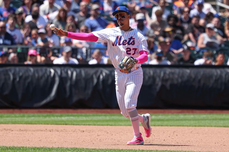 May 11, 2025; New York City, New York, USA; New York Mets third baseman Mark Vientos (27) throws the ball to first base for an out during the sixth inning against the Chicago Cubs at Citi Field. Mandatory Credit: Vincent Carchietta-Imagn Images