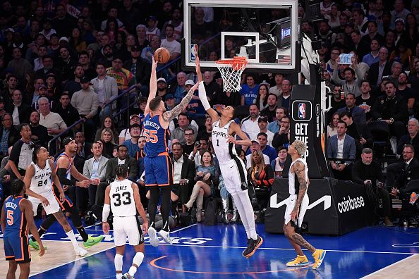 NEW YORK, NY - NOVEMBER 8: Isaiah Hartenstein #55 of the New York Knicks shoots the ball over defender Victor Wembanyama #1 of the San Antonio Spurs during the game on November 8, 2023 at Madison Square Garden in New York City, New York.  NOTE TO USER: User expressly acknowledges and agrees that, by downloading and or using this photograph, User is consenting to the terms and conditions of the Getty Images License Agreement. Mandatory Copyright Notice: Copyright 2023 NBAE  (Photo by Brian Babineau/NBAE via Getty Images)