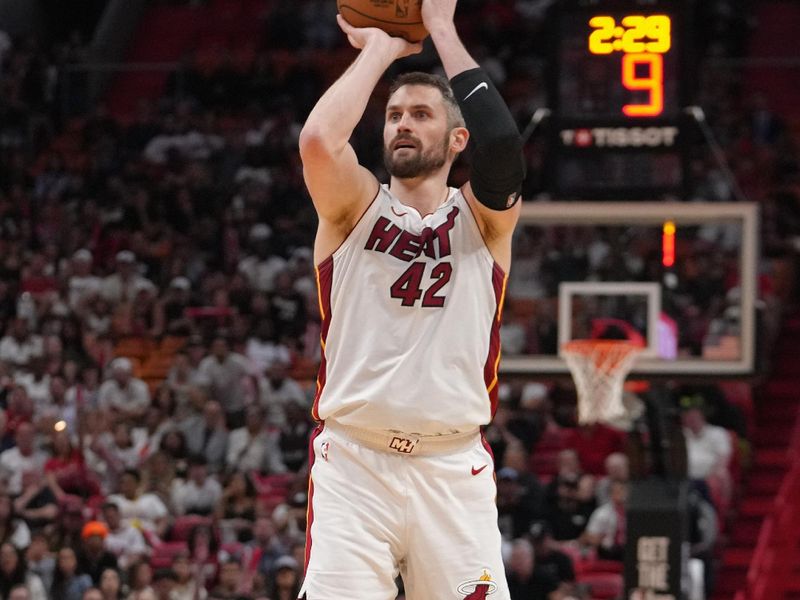 MIAMI, FL - APRIL 19: Kevin Love #42 of the Miami Heat three point basket during the game against the Chicago Bulls during the 2024 SoFi Play-In Tournament on April 19, 2024 at Kaseya Center in Miami, Florida. NOTE TO USER: User expressly acknowledges and agrees that, by downloading and or using this Photograph, user is consenting to the terms and conditions of the Getty Images License Agreement. Mandatory Copyright Notice: Copyright 2024 NBAE (Photo by Eric Espada/NBAE via Getty Images)