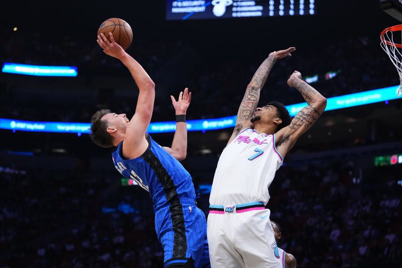 MIAMI, FLORIDA - JANUARY 27: Kel'el Ware #7 of the Miami Heat fouls Franz Wagner #22 of the Orlando Magic during the first quarter at Kaseya Center on January 27, 2025 in Miami, Florida. NOTE TO USER: User expressly acknowledges and agrees that, by downloading and or using this photograph, User is consenting to the terms and conditions of the Getty Images License Agreement. (Photo by Rich Storry/Getty Images)