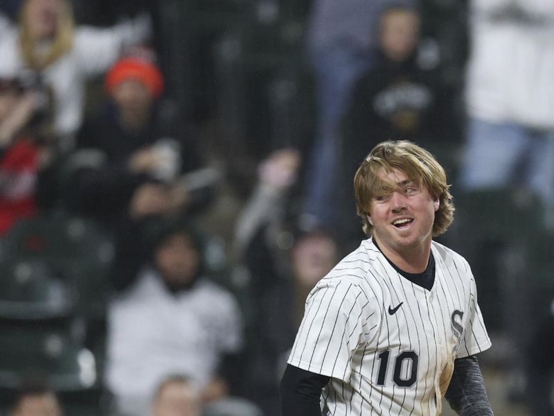 May 20, 2025; Chicago, Illinois, USA; Chicago White Sox shortstop Chase Meidroth (10) smiles after scoring against the Seattle Mariners during the third inning at Rate Field. Mandatory Credit: Kamil Krzaczynski-Imagn Images