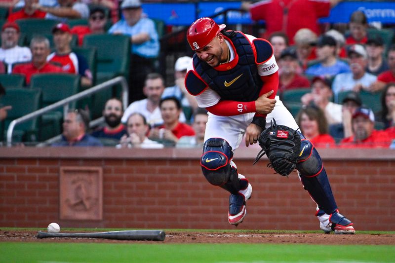 May 7, 2024; St. Louis, Missouri, USA;  St. Louis Cardinals catcher Willson Contreras (40) reacts after fracturing his left arm during the second inning against the New York Mets at Busch Stadium. Mandatory Credit: Jeff Curry-USA TODAY Sports