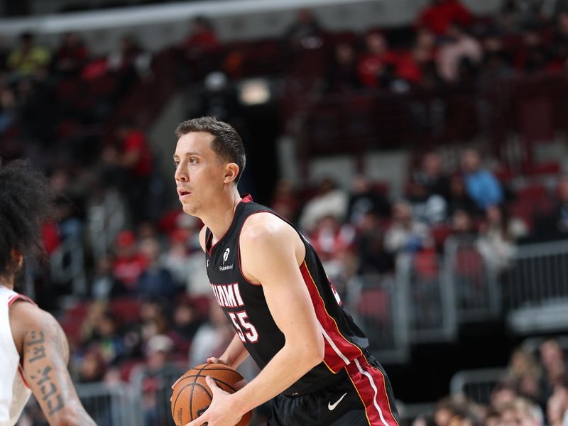 CHICAGO, IL - FEBRUARY 4:  Duncan Robinson #55 of the Miami Heat dribbles the ball during the game against the Chicago Bulls on February 4 2025 at United Center in Chicago, Illinois. NOTE TO USER: User expressly acknowledges and agrees that, by downloading and or using this photograph, User is consenting to the terms and conditions of the Getty Images License Agreement. Mandatory Copyright Notice: Copyright 2025 NBAE (Photo by Jeff Haynes/NBAE via Getty Images)