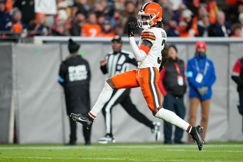 Cleveland Browns wide receiver Jerry Jeudy runs for a touchdown during the second half of an NFL football game against the Denver Broncos, Monday, Dec. 2, 2024, in Denver. (AP Photo/Jack Dempsey)