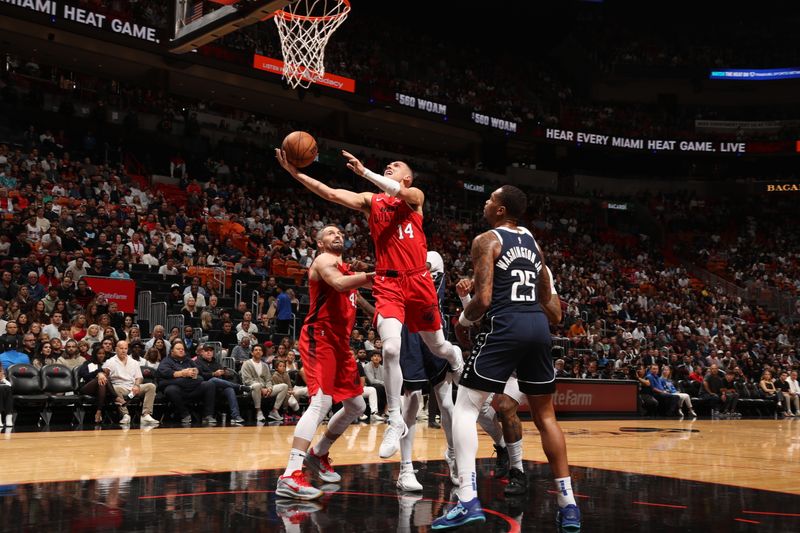 MIAMI, FL - NOVEMBER 24: Tyler Herro #14 of the Miami Heat shoots the ball during the game against the Dallas Mavericks on November 24, 2024 at Kaseya Center in Miami, Florida. NOTE TO USER: User expressly acknowledges and agrees that, by downloading and or using this Photograph, user is consenting to the terms and conditions of the Getty Images License Agreement. Mandatory Copyright Notice: Copyright 2024 NBAE (Photo by Issac Baldizon/NBAE via Getty Images)