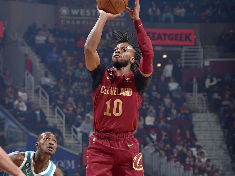 CLEVELAND, OH - NOVEMBER 18: Darius Garland #10 of the Cleveland Cavaliers shoots the ball against the Charlotte Hornets on November 18, 2022 at Rocket Mortgage FieldHouse in Cleveland, Ohio. NOTE TO USER: User expressly acknowledges and agrees that, by downloading and/or using this Photograph, user is consenting to the terms and conditions of the Getty Images License Agreement. Mandatory Copyright Notice: Copyright 2022 NBAE (Photo by David Liam Kyle/NBAE via Getty Images)