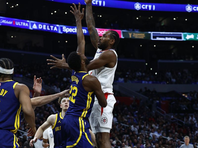 LOS ANGELES, CALIFORNIA - DECEMBER 14:  Kawhi Leonard #2 of the LA Clippers takes a shot against Andrew Wiggins #22 of the Golden State Warriors in the second half at Crypto.com Arena on December 14, 2023 in Los Angeles, California.  NOTE TO USER: User expressly acknowledges and agrees that, by downloading and/or using this photograph, user is consenting to the terms and conditions of the Getty Images License Agreement. (Photo by Ronald Martinez/Getty Images)