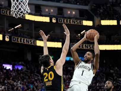 SAN FRANCISCO, CALIFORNIA - DECEMBER 16: Mikal Bridges #1 of the Brooklyn Nets shoots over Dario Saric #20 of the Golden State Warriors during the fourth quarter of an NBA basketball game at Chase Center on December 16, 2023 in San Francisco, California. NOTE TO USER: User expressly acknowledges and agrees that, by downloading and or using this photograph, User is consenting to the terms and conditions of the Getty Images License Agreement. (Photo by Thearon W. Henderson/Getty Images)