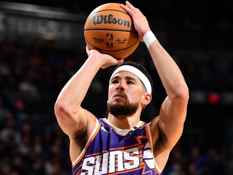 PHOENIX, AZ - NOVEMBER 30: Devin Booker #1 of the Phoenix Suns shoots the ball during the game against the Golden State Warriors on November 30, 2024 at Footprint Center in Phoenix, Arizona. NOTE TO USER: User expressly acknowledges and agrees that, by downloading and or using this photograph, user is consenting to the terms and conditions of the Getty Images License Agreement. Mandatory Copyright Notice: Copyright 2024 NBAE (Photo by Barry Gossage/NBAE via Getty Images)