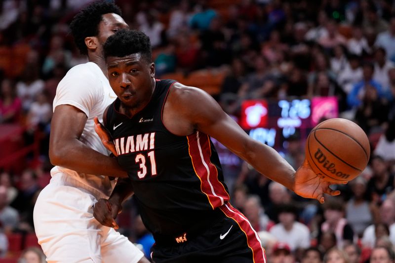 MIAMI, FLORIDA - MARCH 24: Thomas Bryant #31 of the Miami Heat drives against Damian Jones #30 of the Cleveland Cavaliers during the fourth quarter at Kaseya Center on March 24, 2024 in Miami, Florida. NOTE TO USER: User expressly acknowledges and agrees that, by downloading and or using this photograph, User is consenting to the terms and conditions of the Getty Images License Agreement. (Photo by Rich Storry/Getty Images)