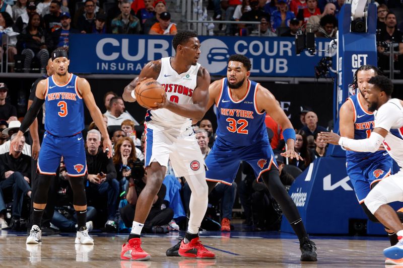 DETROIT, MI - APRIL 27: Karl-Anthony Towns #32 of the New York Knicks plays defense during the game against the Detroit Pistons during Round 1 Game 4 of the 2025 NBA Playoffs on April 27, 2025 at Little Caesars Arena in Detroit, Michigan. NOTE TO USER: User expressly acknowledges and agrees that, by downloading and/or using this photograph, User is consenting to the terms and conditions of the Getty Images License Agreement. Mandatory Copyright Notice: Copyright 2025 NBAE (Photo by Brian Sevald/NBAE via Getty Images)