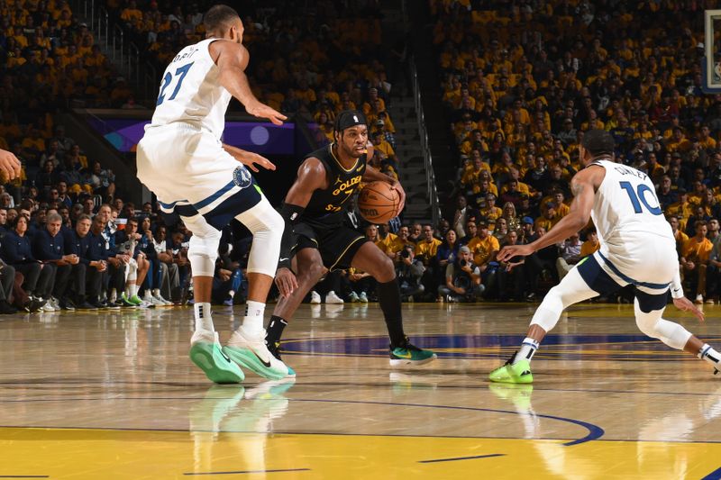 SAN FRANCISCO, CA - MAY 12: Buddy Hield #7 of the Golden State Warriors drives to the basket during the game against the Minnesota Timberwolves during Round Two Game Four of the 2025 NBA Playoffs on MAY 12, 2025 at Chase Center in San Francisco, California. NOTE TO USER: User expressly acknowledges and agrees that, by downloading and or using this photograph, user is consenting to the terms and conditions of Getty Images License Agreement. Mandatory Copyright Notice: Copyright 2025 NBAE (Photo by Noah Graham/NBAE via Getty Images)