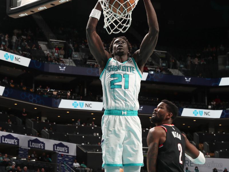 CHARLOTTE, NC - APRIL 3: JT Thor #21 of the Charlotte Hornets goes to the basket during the game on April 3, 2024 at Spectrum Center in Charlotte, North Carolina. NOTE TO USER: User expressly acknowledges and agrees that, by downloading and or using this photograph, User is consenting to the terms and conditions of the Getty Images License Agreement. Mandatory Copyright Notice: Copyright 2024 NBAE (Photo by Kent Smith/NBAE via Getty Images)