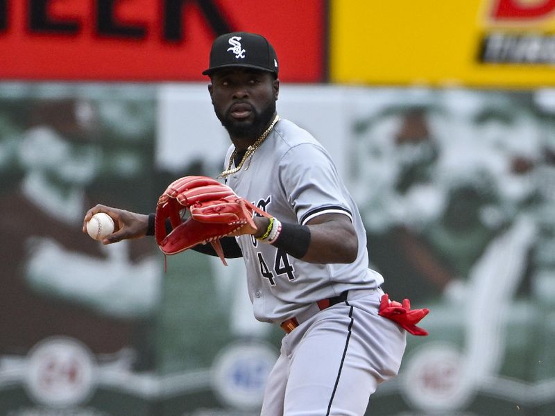 May 5, 2024; St. Louis, Missouri, USA;  Chicago White Sox third baseman Bryan Ramos (44) throws to first base against the St. Louis Cardinals during the seventh inning at Busch Stadium. Mandatory Credit: Jeff Curry-USA TODAY Sports
