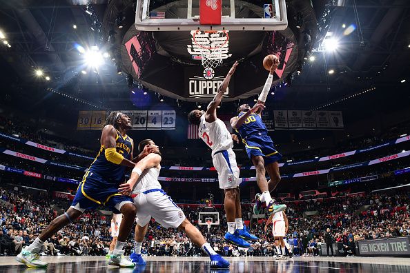 LOS ANGELES, CA - DECEMBER 14: Jonathan Kuminga #00 of the Golden State Warriors drives to the basket during the game against the LA Clippers on December 14, 2023 at Crypto.Com Arena in Los Angeles, California. NOTE TO USER: User expressly acknowledges and agrees that, by downloading and/or using this Photograph, user is consenting to the terms and conditions of the Getty Images License Agreement. Mandatory Copyright Notice: Copyright 2023 NBAE (Photo by Adam Pantozzi/NBAE via Getty Images)