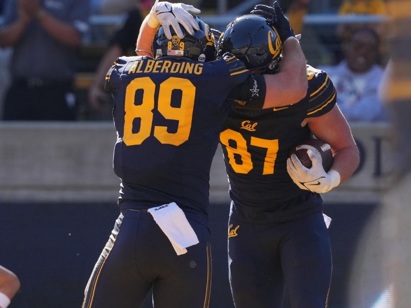 Nov 11, 2023; Berkeley, California, USA; California Golden Bears tight end Jack Endries (87) celebrates with tight end Asher Alberding (89) after scoring a touchdown against the Washington State Cougars during the first quarter at California Memorial Stadium. Mandatory Credit: Darren Yamashita-USA TODAY Sports 