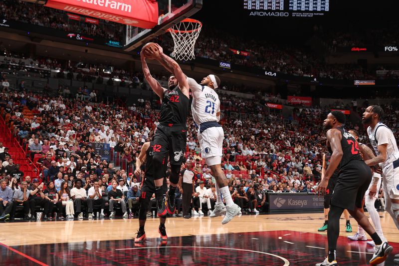 MIAMI, FL - APRIL 10: Daniel Gafford #21 of the Dallas Mavericks grabs a rebound during the game against the Miami Heat on April 10, 2024 at Kaseya Center in Miami, Florida. NOTE TO USER: User expressly acknowledges and agrees that, by downloading and or using this Photograph, user is consenting to the terms and conditions of the Getty Images License Agreement. Mandatory Copyright Notice: Copyright 2024 NBAE (Photo by Issac Baldizon/NBAE via Getty Images)