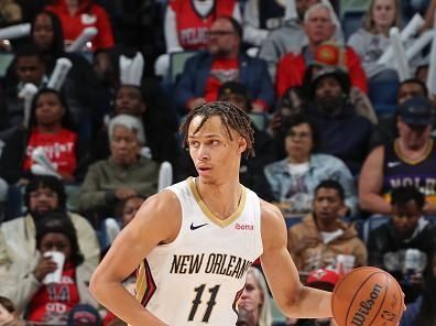 NEW ORLEANS, LA - NOVEMBER 2: Dyson Daniels #11 of the New Orleans Pelicans looks to pass the ball during the game against the Detroit Pistons on November 2, 2023 at the Smoothie King Center in New Orleans, Louisiana. NOTE TO USER: User expressly acknowledges and agrees that, by downloading and or using this Photograph, user is consenting to the terms and conditions of the Getty Images License Agreement. Mandatory Copyright Notice: Copyright 2023 NBAE (Photo by Layne Murdoch Jr./NBAE via Getty Images)