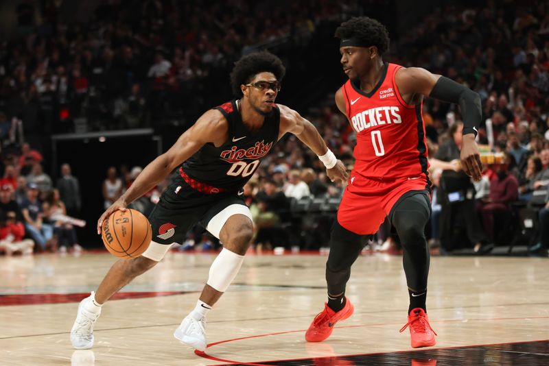 PORTLAND, OREGON - APRIL 12: Scoot Henderson #00 of the Portland Trail Blazers drives to the basket as Aaron Holiday #0 of the Houston Rockets defends during the third quarter at Moda Center on April 12, 2024 in Portland, Oregon. NOTE TO USER: User expressly acknowledges and agrees that, by downloading and or using this photograph, User is consenting to the terms and conditions of the Getty Images License Agreement.? (Photo by Amanda Loman/Getty Images)