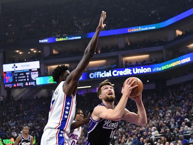 SACRAMENTO, CA - March 25:  Domantas Sabonis #10 of the Sacramento Kings drives to the basket during the game against the Philadelphia 76ers on March 25, 2024 at Golden 1 Center in Sacramento, California. NOTE TO USER: User expressly acknowledges and agrees that, by downloading and or using this Photograph, user is consenting to the terms and conditions of the Getty Images License Agreement. Mandatory Copyright Notice: Copyright 2024 NBAE (Photo by Juan Ocampo/NBAE via Getty Images)