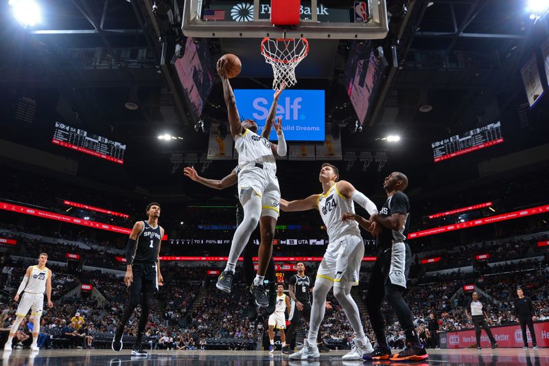 SAN ANTONIO, TX - NOVEMBER 9: Isaiah Collier #13 of the Utah Jazz drives to the basket during the game against the San Antonio Spurs on November 9, 2024 at the Frost Bank Center in San Antonio, Texas. NOTE TO USER: User expressly acknowledges and agrees that, by downloading and or using this photograph, user is consenting to the terms and conditions of the Getty Images License Agreement. Mandatory Copyright Notice: Copyright 2024 NBAE (Photos by Michael Gonzales/NBAE via Getty Images)