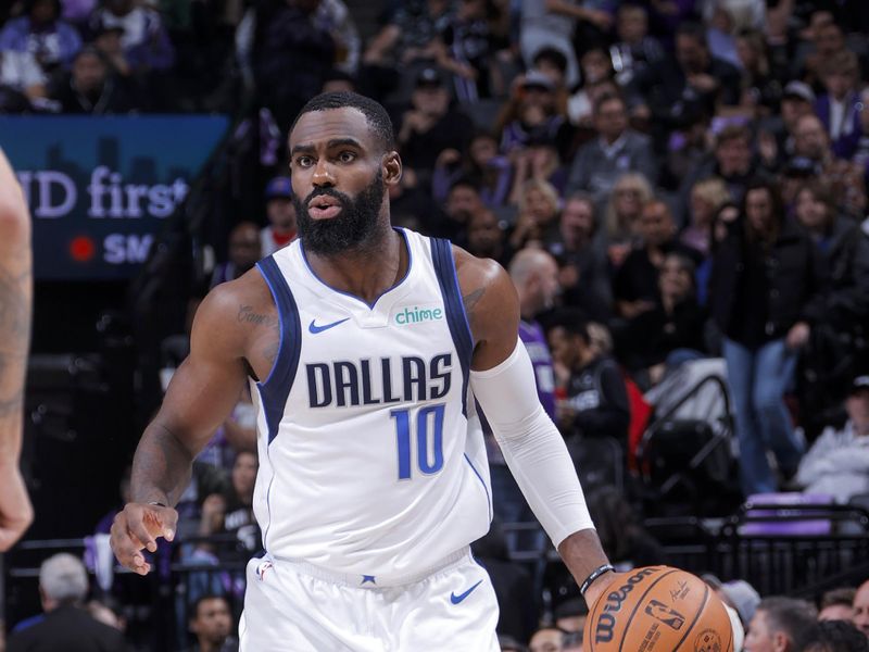 SACRAMENTO, CA - MARCH 26: Tim Hardaway Jr. #10 of the Dallas Mavericks handles the ball during the game against the Sacramento Kings on March 26, 2024 at Golden 1 Center in Sacramento, California. NOTE TO USER: User expressly acknowledges and agrees that, by downloading and or using this Photograph, user is consenting to the terms and conditions of the Getty Images License Agreement. Mandatory Copyright Notice: Copyright 2024 NBAE (Photo by Rocky Widner/NBAE via Getty Images)