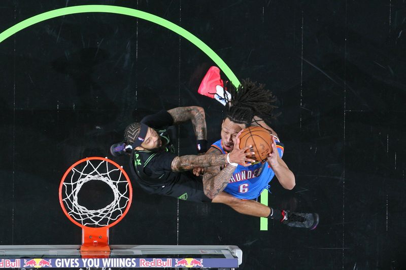 NEW ORLEANS, LA - JANUARY 26: Jaylin Williams #6 of the Oklahoma City Thunder drives to the basket during the game against the New Orleans Pelicans on January 26, 2024 at the Smoothie King Center in New Orleans, Louisiana. NOTE TO USER: User expressly acknowledges and agrees that, by downloading and or using this Photograph, user is consenting to the terms and conditions of the Getty Images License Agreement. Mandatory Copyright Notice: Copyright 2024 NBAE (Photo by Layne Murdoch Jr./NBAE via Getty Images)